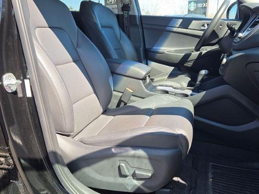 Black Noir Pearl 2017 Hyundai TUCSON SE Plus