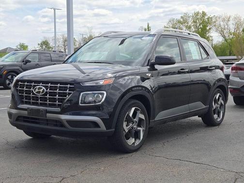 Onyx Black 2023 Hyundai VENUE SEL
