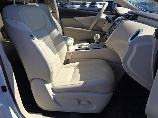 White 2018 Nissan Murano Platinum