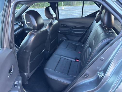 Gun Metallic 2019 Nissan Kicks SR