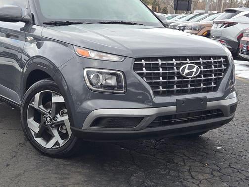 2024 Hyundai VENUE SEL