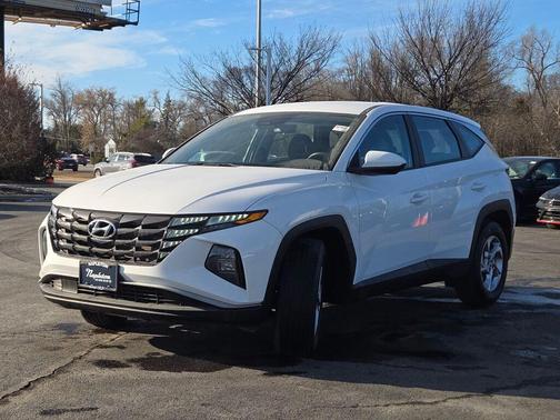 2024 Hyundai TUCSON SE