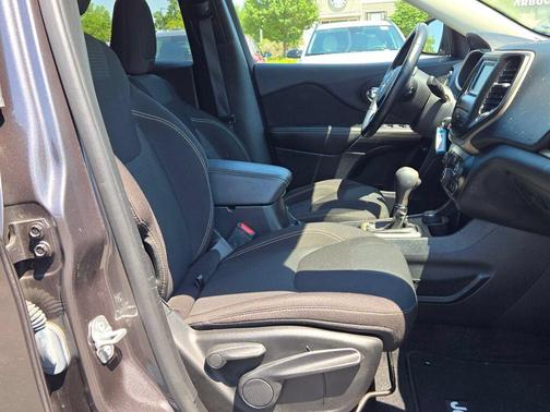 Granite Crystal Clearcoat Metallic 2016 Jeep Cherokee Latitude