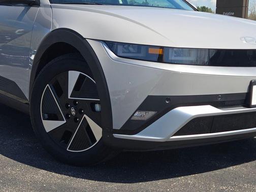 Cyber Gray 2025 Hyundai IONIQ 5 SE