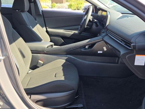 2025 Hyundai ELANTRA HEV SEL Sport