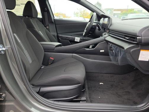 2025 Hyundai ELANTRA HEV SEL Sport