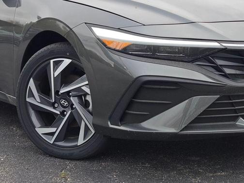 2025 Hyundai ELANTRA HEV SEL Sport