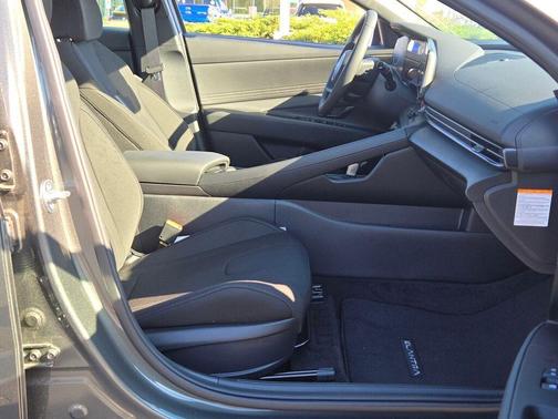 2025 Hyundai ELANTRA HEV SEL Sport