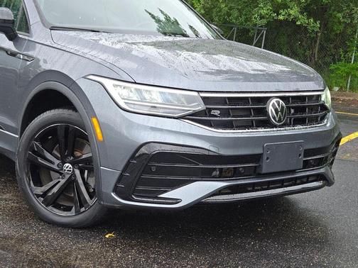 Platinum Gray Metallic 2023 Volkswagen Tiguan 2.0T SE R-Line Black