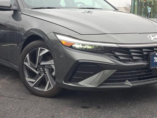 2024 Hyundai ELANTRA Limited