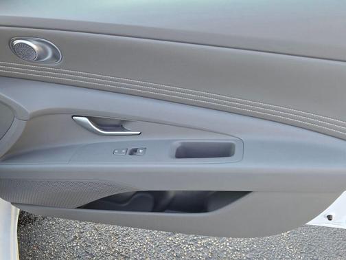 2025 Hyundai ELANTRA HEV SEL Sport