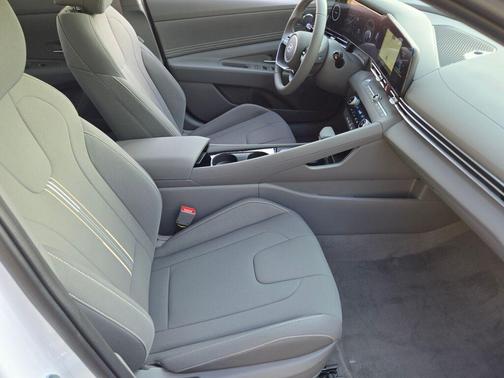 2025 Hyundai ELANTRA HEV SEL Sport