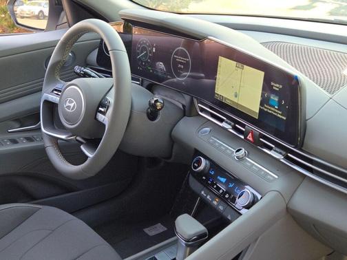 2025 Hyundai ELANTRA HEV SEL Sport