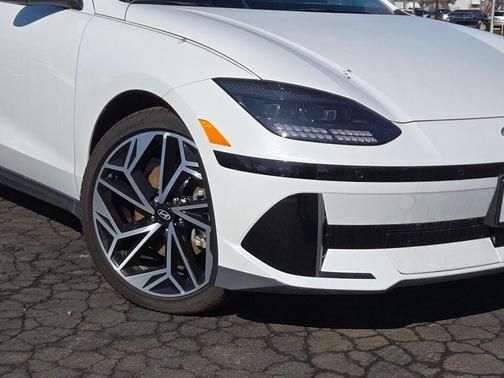 2025 Hyundai IONIQ 6 SEL