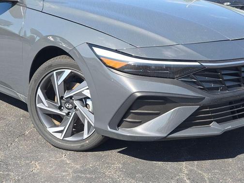 2025 Hyundai ELANTRA HEV SEL Sport