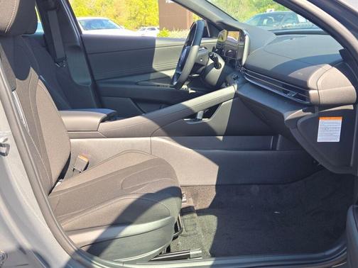 2025 Hyundai ELANTRA HEV SEL Sport