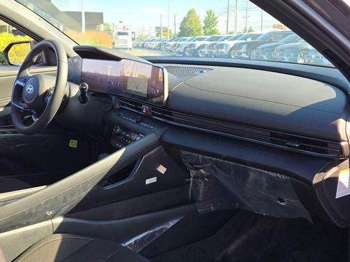 2025 Hyundai ELANTRA HEV SEL Sport