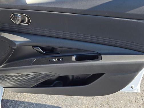 2025 Hyundai ELANTRA HEV SEL Sport