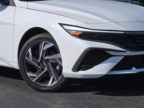 2025 Hyundai ELANTRA HEV SEL Sport