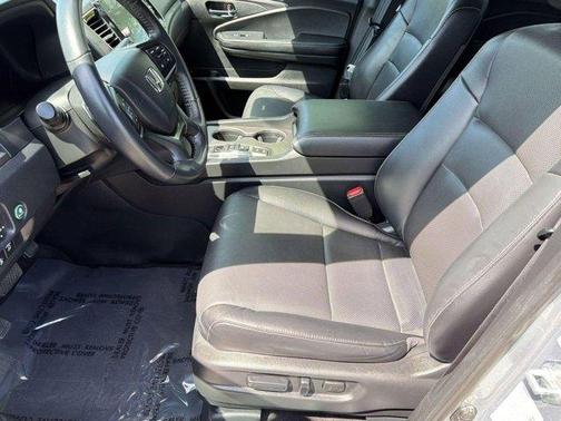 Solar Silver Metallic 2025 Honda Ridgeline RTL