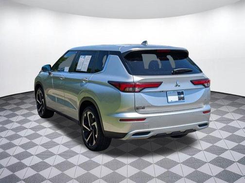 2023 Mitsubishi Outlander SE