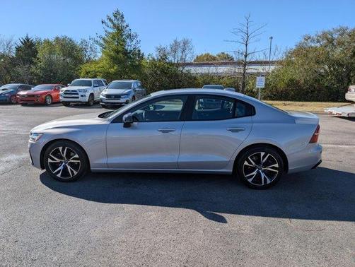 2024 Volvo S60 B5 Core Dark Theme