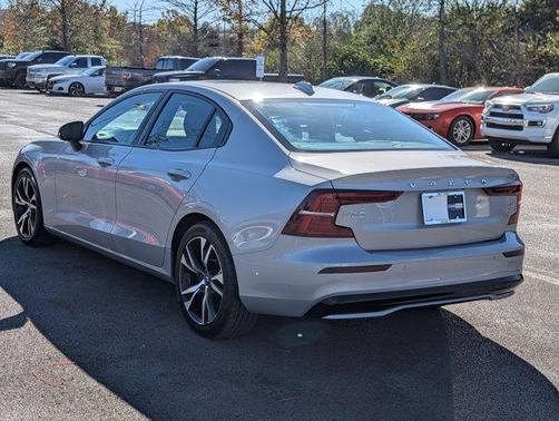 2024 Volvo S60 B5 Core Dark Theme