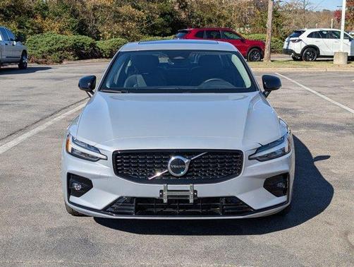 2024 Volvo S60 B5 Core Dark Theme