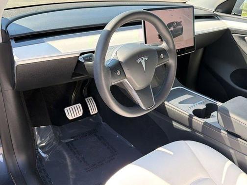 Midnight Silver Metallic 2022 Tesla Model Y Performance