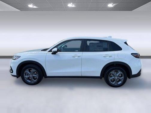 Platinum White Pearl 2026 Honda HR-V LX
