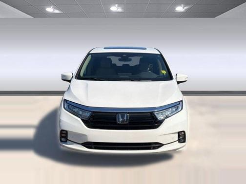 White 2023 Honda Odyssey Touring
