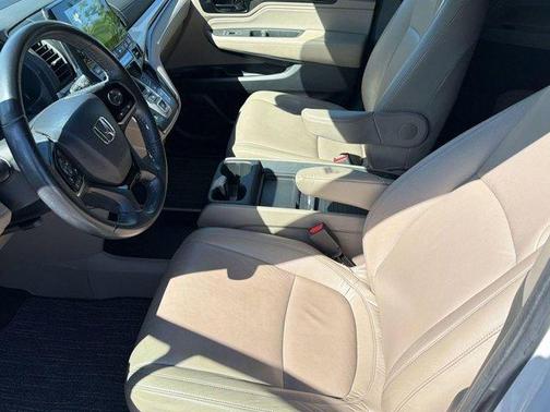 White 2023 Honda Odyssey Touring