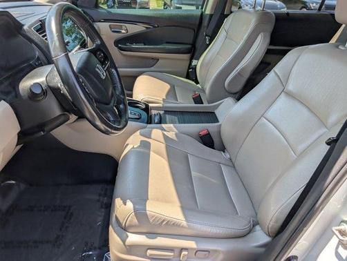 2019 Honda Pilot Touring 8-Passenger