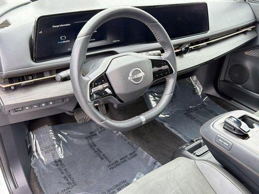 2 Tone White / Black Roof 2023 Nissan ARIYA ENGAGE