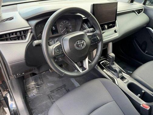 2025 Toyota Corolla Cross LE