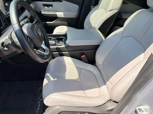 Lunar Silver Metallic 2023 Honda Pilot Touring