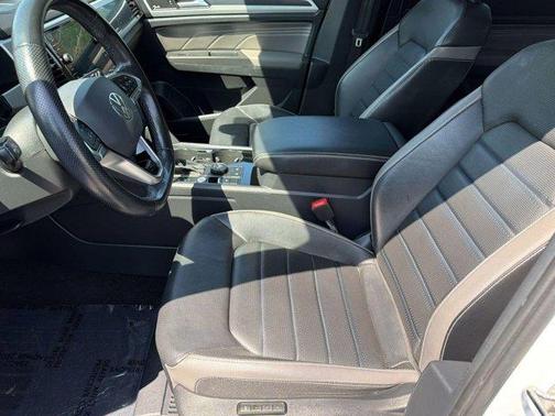 Oryx White Pearl Effect 2022 Volkswagen Atlas 3.6L SEL Premium R-Line
