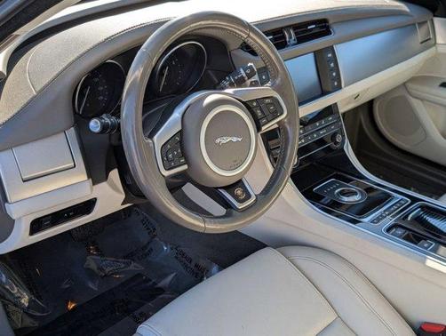 2017 Jaguar XF 35t Premium