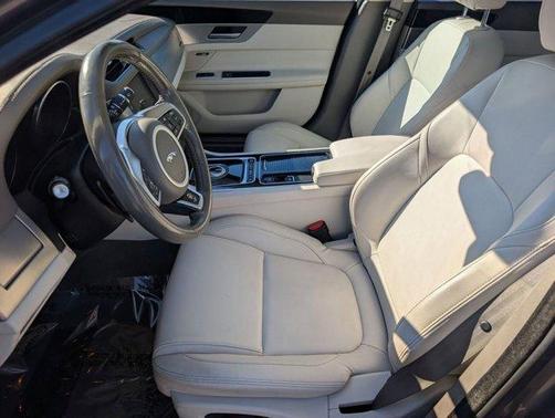 2017 Jaguar XF 35t Premium