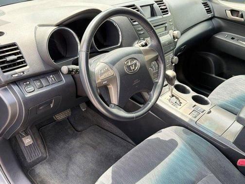 Gray 2008 Toyota Highlander Sport
