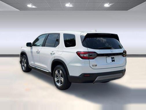 Platinum White Pearl 2024 Honda Pilot EX-L 7-Passenger