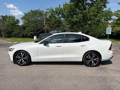 Crystal White Metallic 2024 Volvo S60 B5 Core Dark Theme