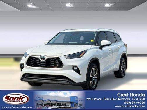 White 2022 Toyota Highlander XLE