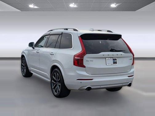 2018 Volvo XC90 T5 Momentum