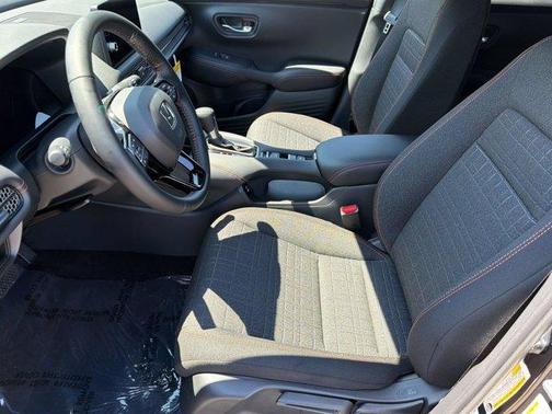 Crystal Black Pearl 2027 Honda HR-V Sport