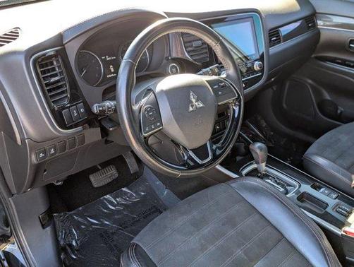 2020 Mitsubishi Outlander SE