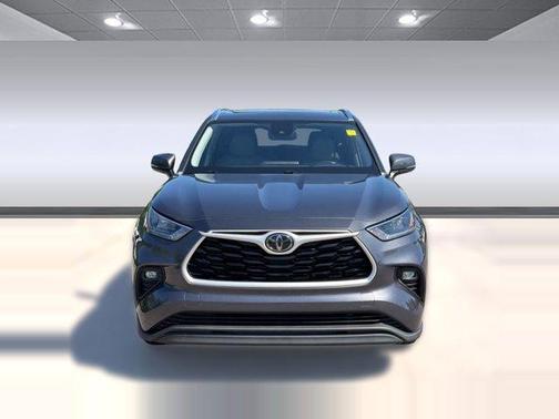 Gray 2020 Toyota Highlander XLE