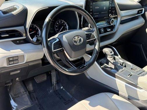 Gray 2020 Toyota Highlander XLE