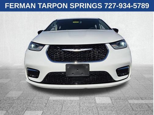 2024 Chrysler Pacifica Touring-L