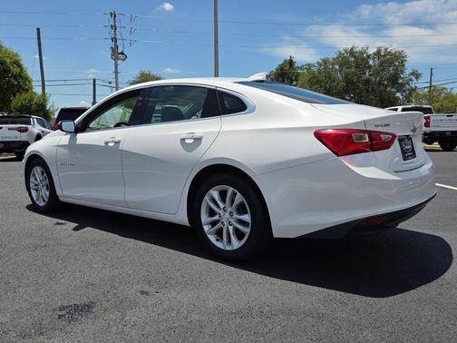 Summit White 2018 Chevrolet Malibu LT